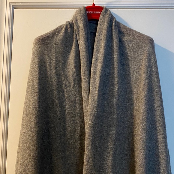 💯 Luxurious Cashmere Gray Large Scarf Wrap Never Used - Picture 6 of 11